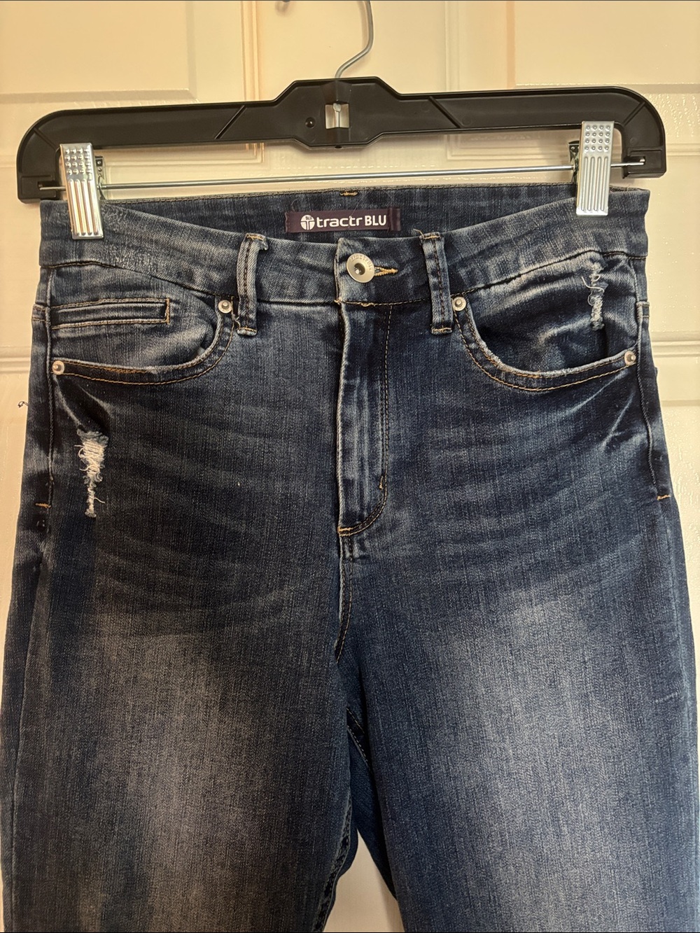 Tractr Blu Women's Dark Wash Distressed jeans